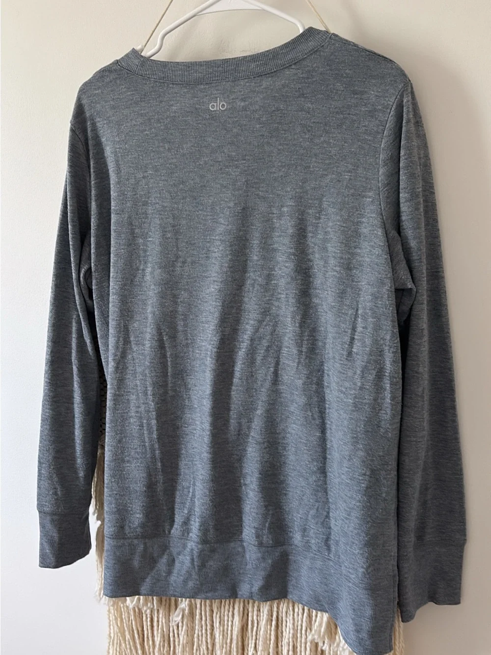 Alo Yoga Glimpse Split Hem High Low Crew Neck Pullover Alosoft Sweater Gray L